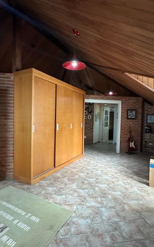 Casa de condomínio à venda com 675m², 4 quartos e 4 vagas Casa de condomínio à venda com 675m², 4 quartos e 4 vagasSótão