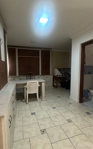 Casa de condomínio à venda com 675m², 4 quartos e 4 vagas Casa de condomínio à venda com 675m², 4 quartos e 4 vagasOficina