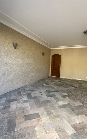 Casa de condomínio à venda com 675m², 4 quartos e 4 vagas Casa de condomínio à venda com 675m², 4 quartos e 4 vagasGaragem