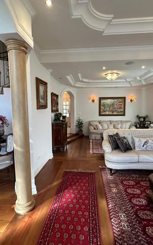 Casa de condomínio à venda com 675m², 4 quartos e 4 vagas Casa de condomínio à venda com 675m², 4 quartos e 4 vagasSala 1