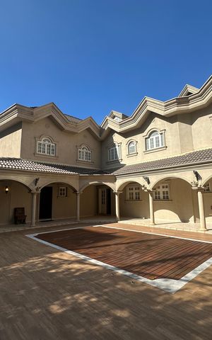 Casa de condomínio à venda com 675m², 4 quartos e 4 vagas Casa de condomínio à venda com 675m², 4 quartos e 4 vagasPiscina