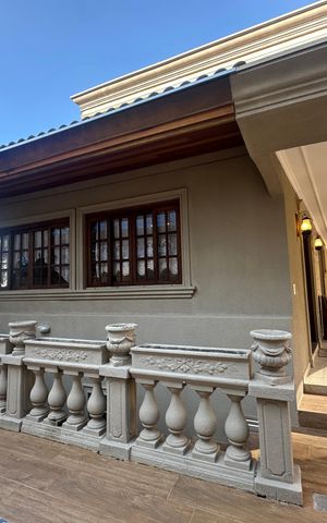 Casa de condomínio à venda com 675m², 4 quartos e 4 vagas Casa de condomínio à venda com 675m², 4 quartos e 4 vagasQuintal