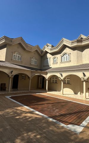 Casa de condomínio à venda com 675m², 4 quartos e 4 vagas Casa de condomínio à venda com 675m², 4 quartos e 4 vagasPiscina