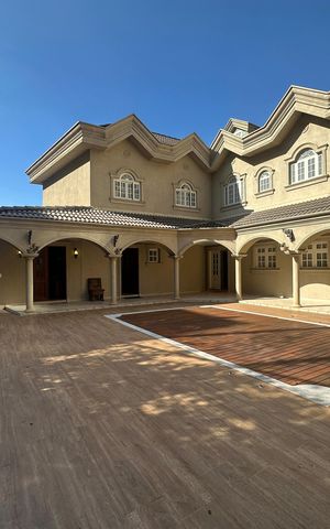 Casa de condomínio à venda com 675m², 4 quartos e 4 vagas Casa de condomínio à venda com 675m², 4 quartos e 4 vagasQuintal
