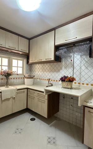 Casa de condomínio à venda com 675m², 4 quartos e 4 vagas Casa de condomínio à venda com 675m², 4 quartos e 4 vagasÁrea de Serviço