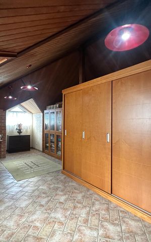 Casa de condomínio à venda com 675m², 4 quartos e 4 vagas Casa de condomínio à venda com 675m², 4 quartos e 4 vagasSótão