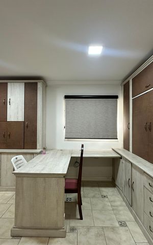 Casa de condomínio à venda com 675m², 4 quartos e 4 vagas Casa de condomínio à venda com 675m², 4 quartos e 4 vagasOficina