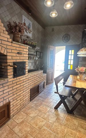 Casa de condomínio à venda com 675m², 4 quartos e 4 vagas Casa de condomínio à venda com 675m², 4 quartos e 4 vagasChurrasqueira