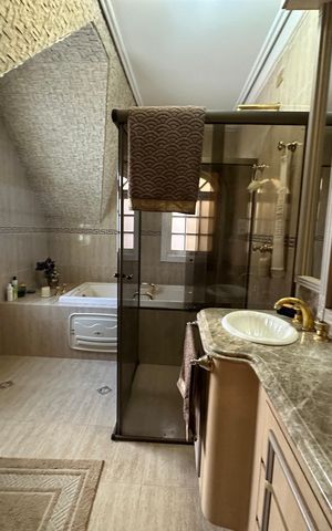 Casa de condomínio à venda com 675m², 4 quartos e 4 vagas Casa de condomínio à venda com 675m², 4 quartos e 4 vagasBanheiro da Suíte 2