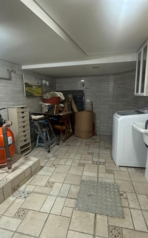 Casa de condomínio à venda com 675m², 4 quartos e 4 vagas Casa de condomínio à venda com 675m², 4 quartos e 4 vagasDeposito
