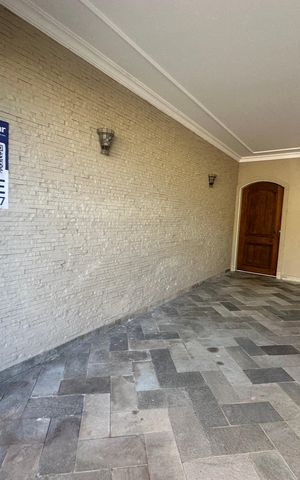 Casa de condomínio à venda com 675m², 4 quartos e 4 vagas Casa de condomínio à venda com 675m², 4 quartos e 4 vagasPlaca