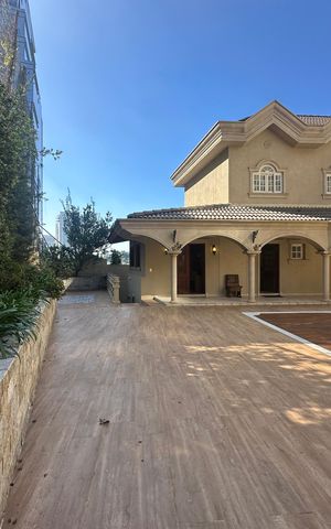 Casa de condomínio à venda com 675m², 4 quartos e 4 vagas Casa de condomínio à venda com 675m², 4 quartos e 4 vagasQuintal