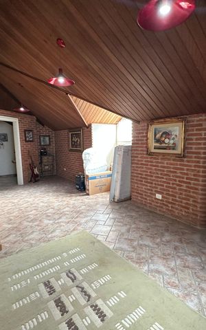 Casa de condomínio à venda com 675m², 4 quartos e 4 vagas Casa de condomínio à venda com 675m², 4 quartos e 4 vagasSótão
