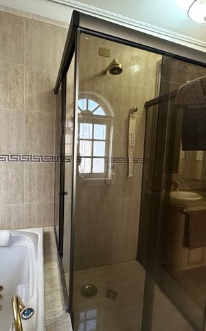 Casa de condomínio à venda com 675m², 4 quartos e 4 vagas Casa de condomínio à venda com 675m², 4 quartos e 4 vagasBanheiro da Suíte 2