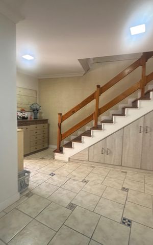 Casa de condomínio à venda com 675m², 4 quartos e 4 vagas Casa de condomínio à venda com 675m², 4 quartos e 4 vagasOficina
