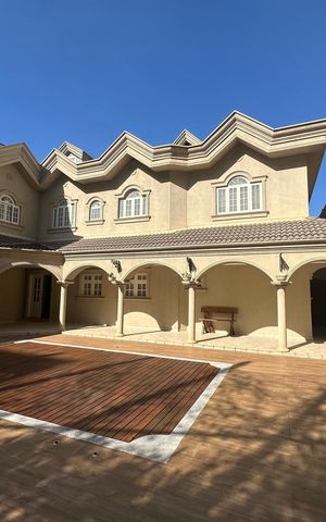 Casa de condomínio à venda com 675m², 4 quartos e 4 vagas Casa de condomínio à venda com 675m², 4 quartos e 4 vagasPiscina