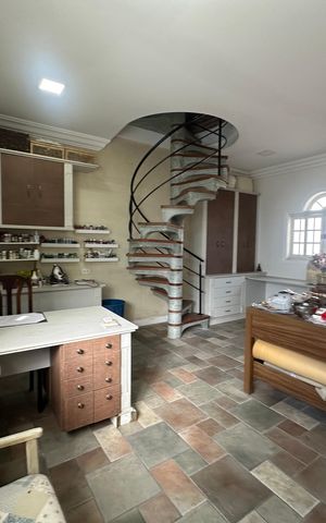 Casa de condomínio à venda com 675m², 4 quartos e 4 vagas Casa de condomínio à venda com 675m², 4 quartos e 4 vagasAteliê