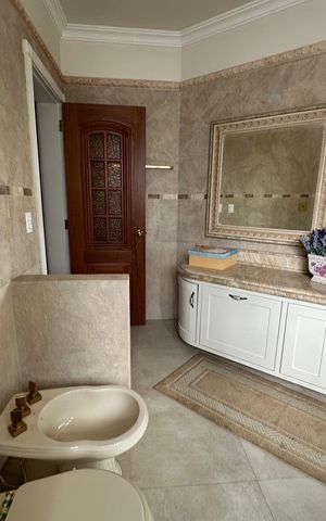 Casa de condomínio à venda com 675m², 4 quartos e 4 vagas Casa de condomínio à venda com 675m², 4 quartos e 4 vagasBanheiro da Suíte 3