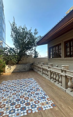 Casa de condomínio à venda com 675m², 4 quartos e 4 vagas Casa de condomínio à venda com 675m², 4 quartos e 4 vagasQuintal