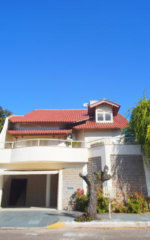 Casa para alugar com 250m², 3 quartos e 2 vagasFachada