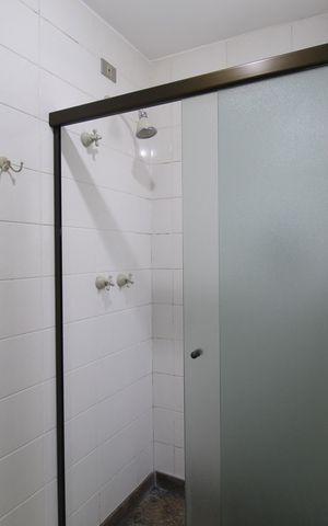Apartamento à venda com 242m², 4 quartos e 4 vagasBanheiro da Suíte 3