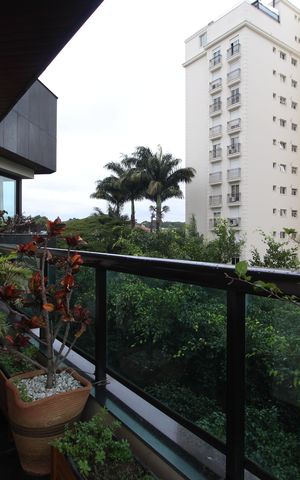 Apartamento à venda com 242m², 4 quartos e 4 vagasVaranda