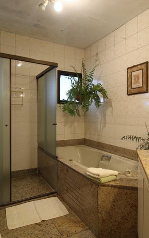 Apartamento à venda com 242m², 4 quartos e 4 vagasBanheiro da Suíte 4