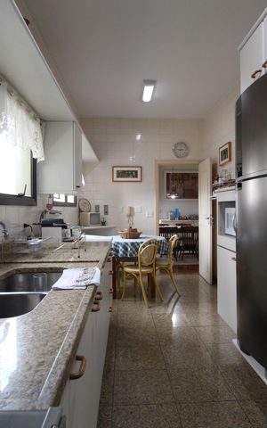 Apartamento à venda com 242m², 4 quartos e 4 vagasCozinha