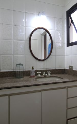 Apartamento à venda com 242m², 4 quartos e 4 vagasBanheiro da Suíte 2