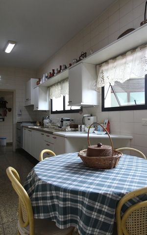 Apartamento à venda com 242m², 4 quartos e 4 vagasCozinha