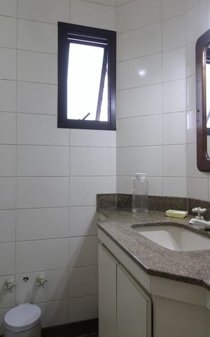 Apartamento à venda com 242m², 4 quartos e 4 vagasBanheiro da Suíte 3