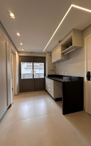 Apartamento à venda com 153m², 3 quartos e 3 vagas Apartamento à venda com 153m², 3 quartos e 3 vagasCozinha