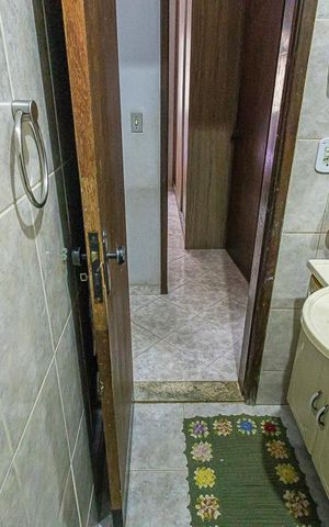 Casa à venda com 360m², 3 quartos e 2 vagas Casa à venda com 360m², 3 quartos e 2 vagasBanheiro social