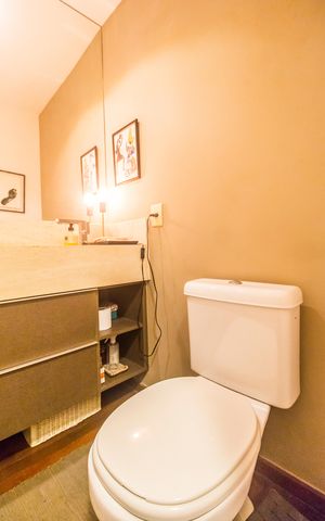 Apartamento à venda com 141m², 2 quartos e 1 vaga Apartamento à venda com 141m², 2 quartos e 1 vagaBanheiro 2