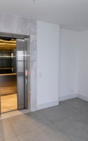 Apartamento à venda com 222m², 3 quartos e 4 vagas Apartamento à venda com 222m², 3 quartos e 4 vagasELEVADOR EXCLIUSIVO PARA O IMÓVEL