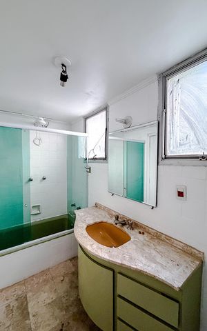Apartamento à venda com 205m², 4 quartos e 2 vagas Apartamento à venda com 205m², 4 quartos e 2 vagasBanheiro da Suíte