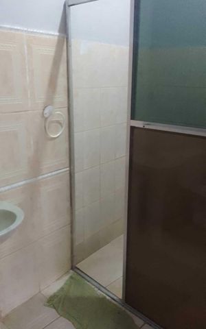 Casa para alugar com 100m², 2 quartos e 2 vagas Casa para alugar com 100m², 2 quartos e 2 vagasBanheiro