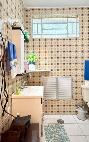 Casa à venda com 221m², 2 quartos e 3 vagas Casa à venda com 221m², 2 quartos e 3 vagasBanheiro Suíte 1