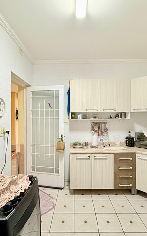 Casa à venda com 221m², 2 quartos e 3 vagas Casa à venda com 221m², 2 quartos e 3 vagasCozinha