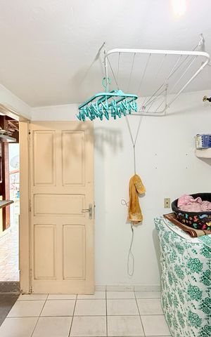 Casa à venda com 221m², 2 quartos e 3 vagas Casa à venda com 221m², 2 quartos e 3 vagasÁrea de Serviço