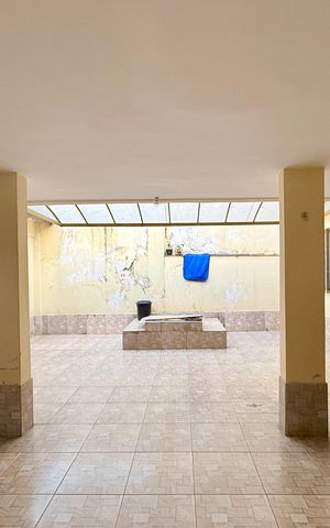 Casa à venda com 221m², 2 quartos e 3 vagas Casa à venda com 221m², 2 quartos e 3 vagasGaragem
