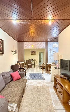 Casa à venda com 221m², 2 quartos e 3 vagas Casa à venda com 221m², 2 quartos e 3 vagasSala