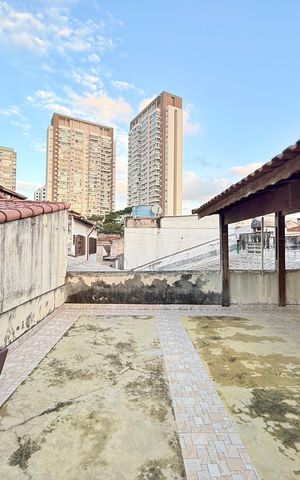 Casa à venda com 221m², 2 quartos e 3 vagas Casa à venda com 221m², 2 quartos e 3 vagasTerraço