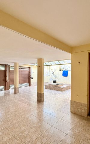 Casa à venda com 221m², 2 quartos e 3 vagas Casa à venda com 221m², 2 quartos e 3 vagasGaragem