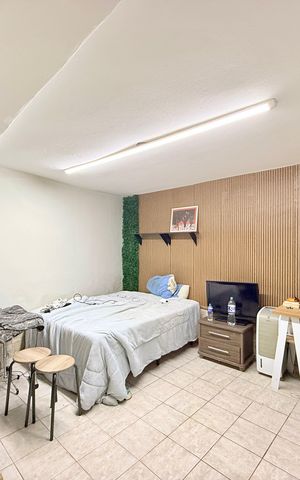 Casa à venda com 221m², 2 quartos e 3 vagas Casa à venda com 221m², 2 quartos e 3 vagasEdícula