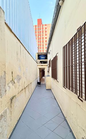Casa à venda com 221m², 2 quartos e 3 vagas Casa à venda com 221m², 2 quartos e 3 vagasQuintal