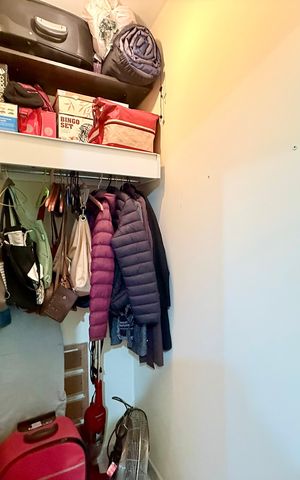 Casa à venda com 221m², 2 quartos e 3 vagas Casa à venda com 221m², 2 quartos e 3 vagasCloset Suíte 1