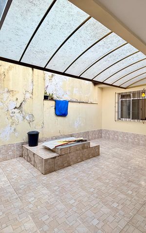 Casa à venda com 221m², 2 quartos e 3 vagas Casa à venda com 221m², 2 quartos e 3 vagasGaragem