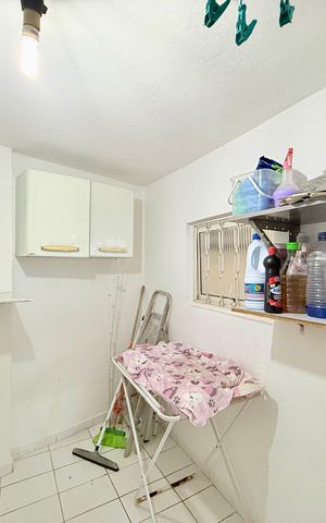 Casa à venda com 221m², 2 quartos e 3 vagas Casa à venda com 221m², 2 quartos e 3 vagasÁrea de Serviço