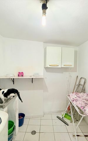 Casa à venda com 221m², 2 quartos e 3 vagas Casa à venda com 221m², 2 quartos e 3 vagasÁrea de Serviço